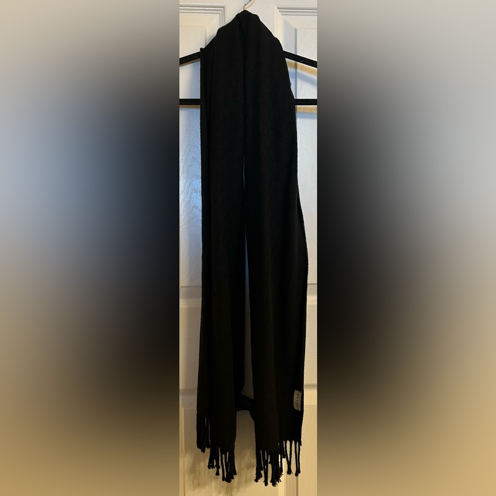 Gucci Women’s All Black Scarf Wrap Gucci Monogram Design 38X180 🔥